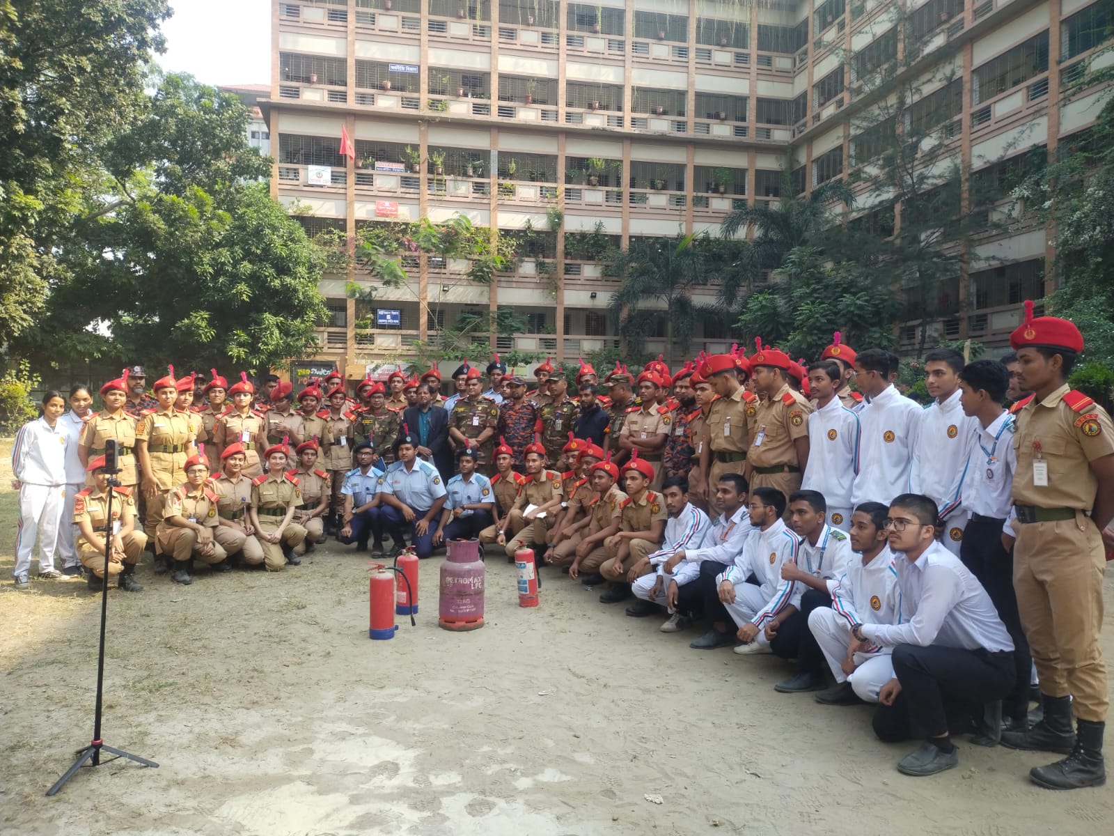 “মোহাম্মদপুরে ভূমিকম্প ও অগ্নি দুর্ঘটনা প্রতিরোধে ফায়ার সার্ভিসের বিশেষ প্রশিক্ষণ”
