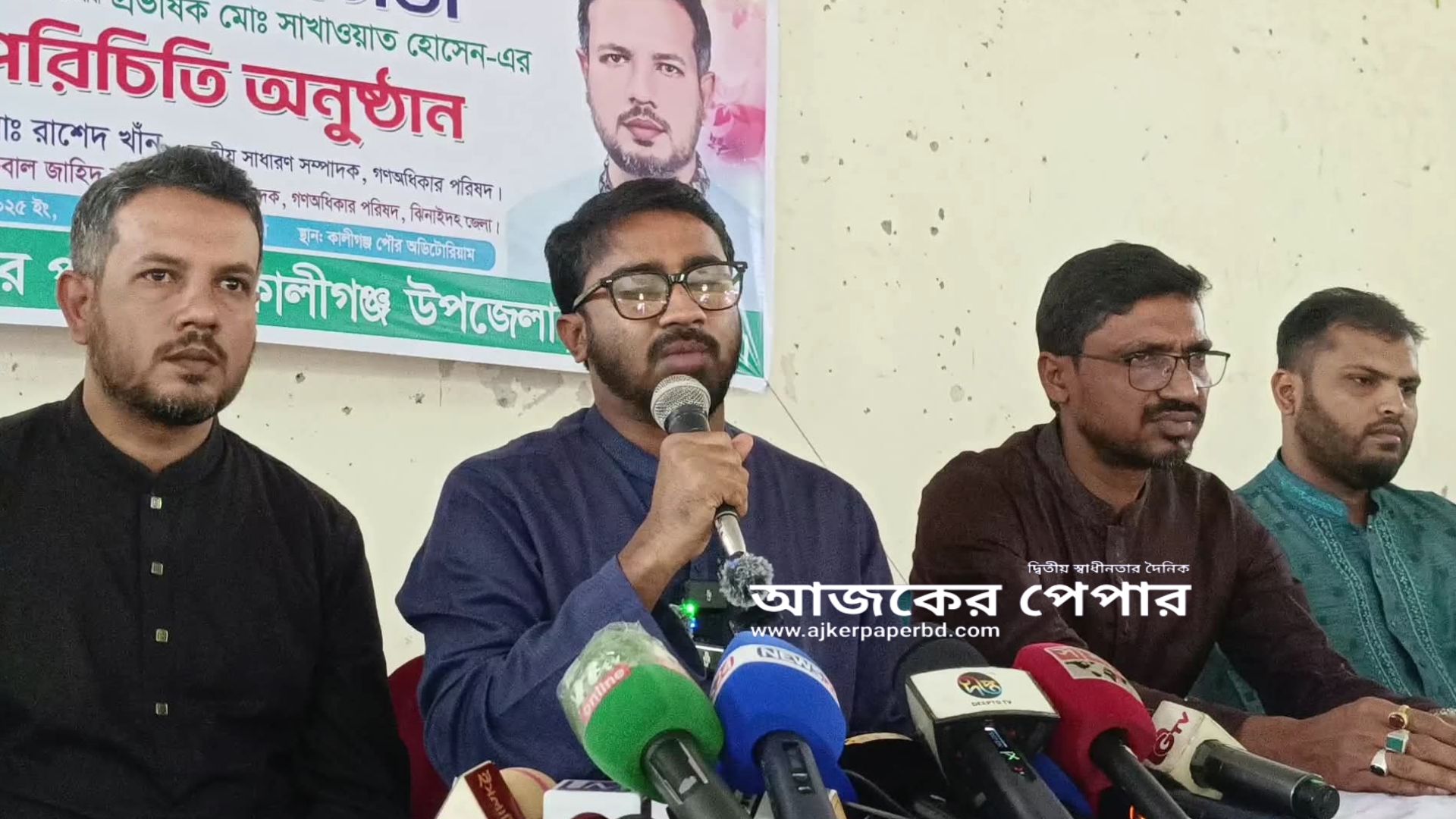 নগদ টাকা, মাংস বা কোন উপঢৌকন দিয়ে কেউ ভোট চাইতে আসলে তাদেরকে ঝাঁটা-বাড়ুন দিয়ে প্রতিহত করুন