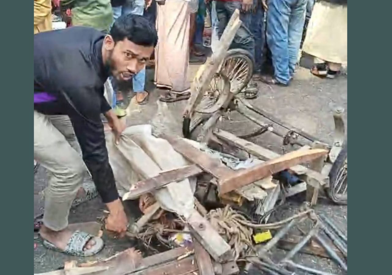 মাদারীপুরে কাভার্ডভ্যানের ধাক্কায় দুই নারীসহ নিহত ৩