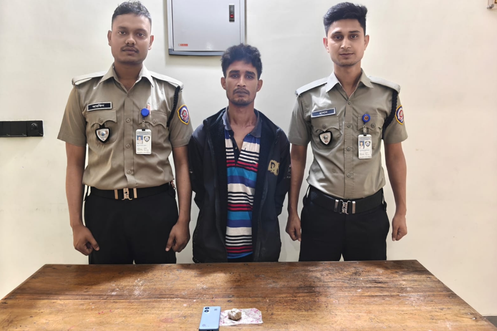 জয়পুরহাটে হেরোইনসহ যুবক আটক