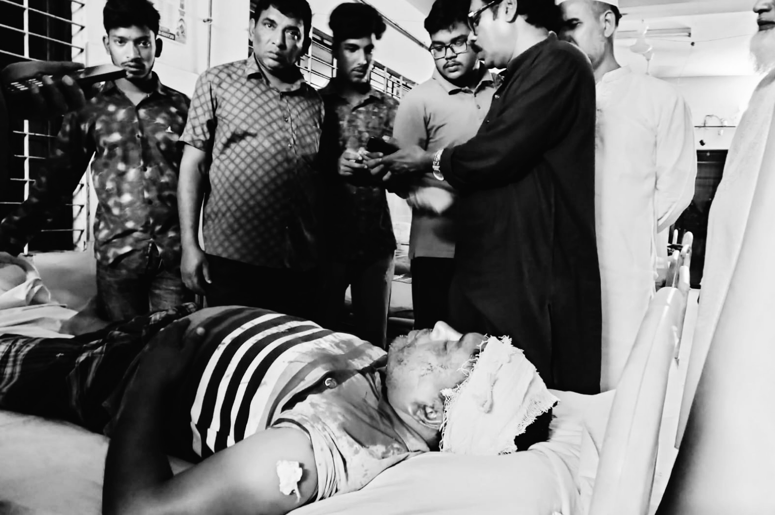 পাবনার ভাঙ্গুড়ার দিলপাশার গ্রামের এক ব্যবসায়ী কে কুপিয়ে জখম