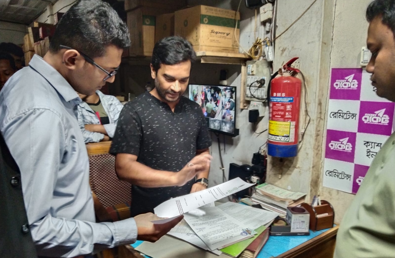 বাড়তি দামে তেল বিক্রি: রাঙামাটিতে এক দোকানিকে ৮ হাজার টাকা জরিমানা