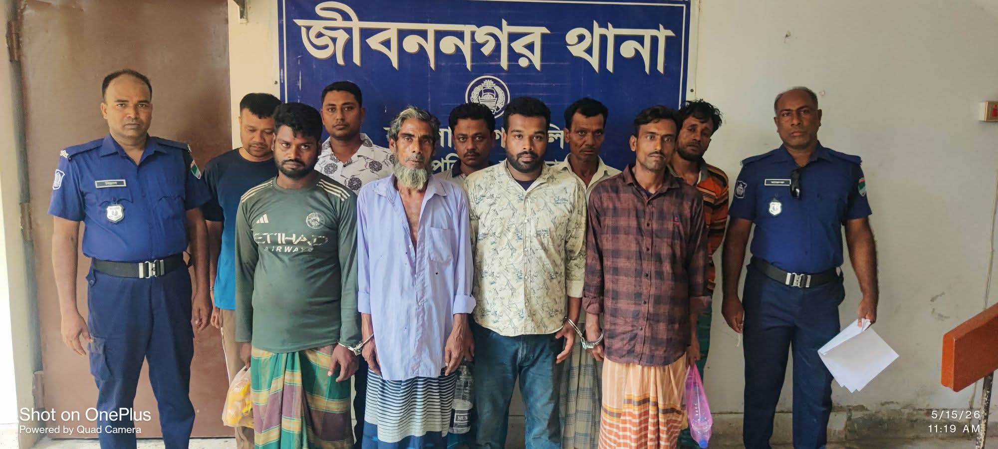 জীবননগর থানা পুলিশের অভিযানে গ্রেফতার ৯, মাদক অস্ত্র উদ্ধার