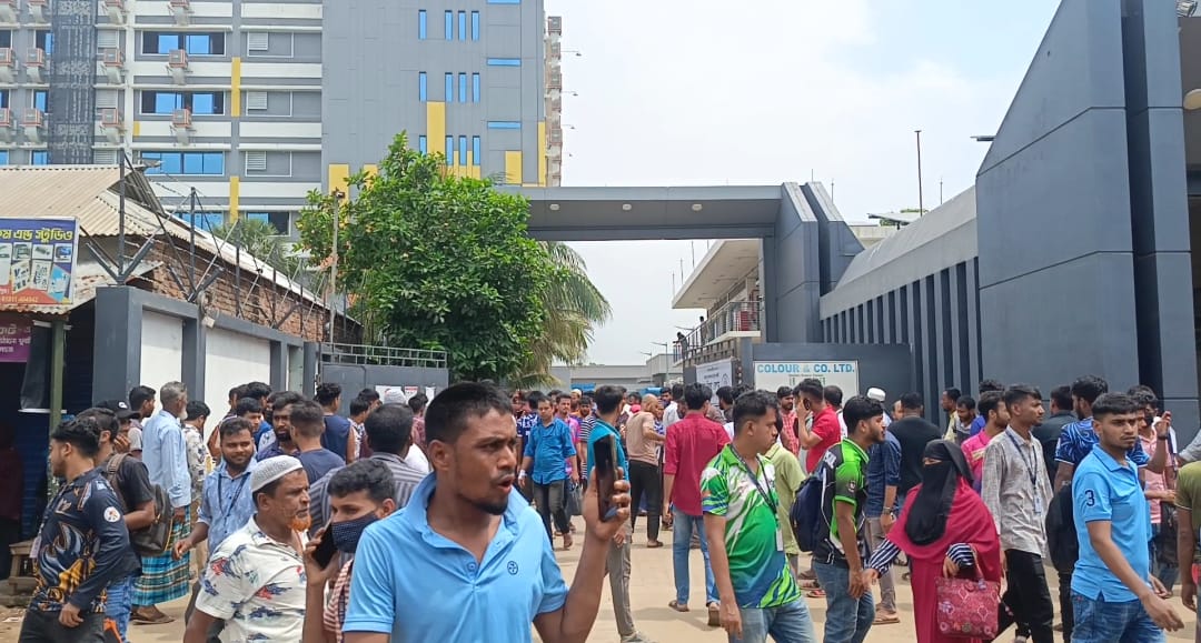 গাজীপুরে ফের এক কারখানায় অর্ধশতাধিক শ্রমিক অসুস্থ-তথ্য সংগ্রহের সময় সাংবাদিক হেনস্তা!