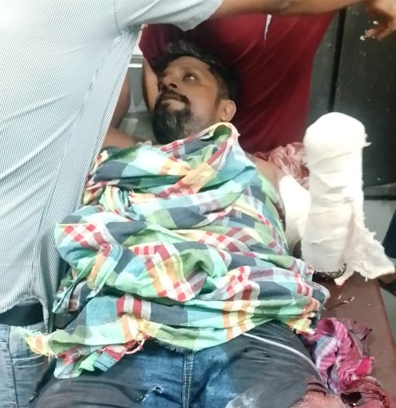 চুয়াডাঙ্গা জেলা যুবদলের বহিষ্কৃত নেতা জাহিন শেখকে ধারালো অস্ত্র দিয়ে এলোপাতাড়ি কুপিয়ে জখম