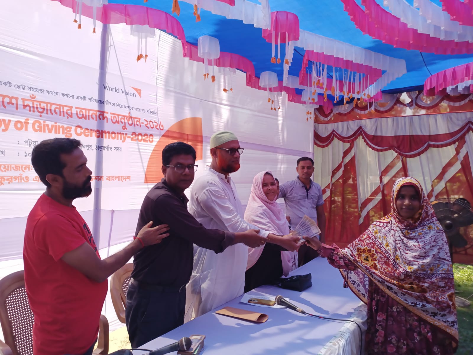 ২০০ সদস্যের অনুদানে ২৯ হতদরিদ্র নারীর মুখে হাসি ৫ হাজার টাকা করে বিশেষ সহায়তা, স্বাবলম্বী হওয়ার স্বপ্ন দেখছেন সুবিধাবঞ্চিত নারীরা