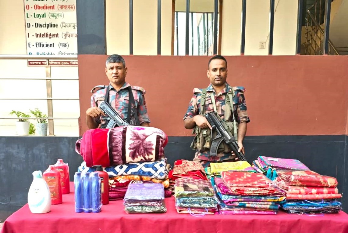 বেনাপোল সীমান্তে বিজিবির অভিযানে প্রায় ৪ লাখ টাকার ভারতীয় মালামাল জব্দ